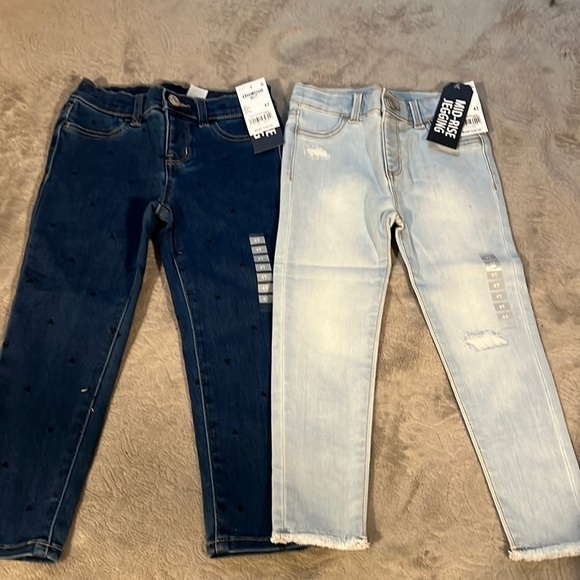 Girls Oshkosh 4T jeans 2 pair new - Picture 1 of 5
